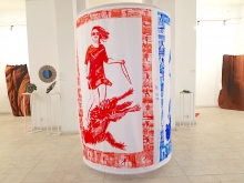 Instalacja M. Kaczmarskiej, prace ceramiczne A. Chmury-Wieczorek oraz tkaniny M. Aleksandrowicz